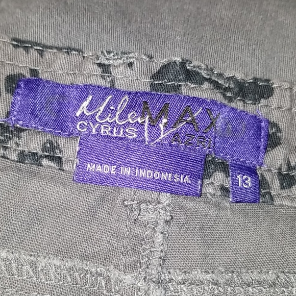 Miley Cyrus max azria cheetah print shorts - Picture 3 of 6